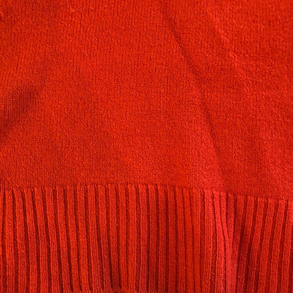 ANN TAYLOR ITALIAN WOOL SWEATER - Picture 3 of 3